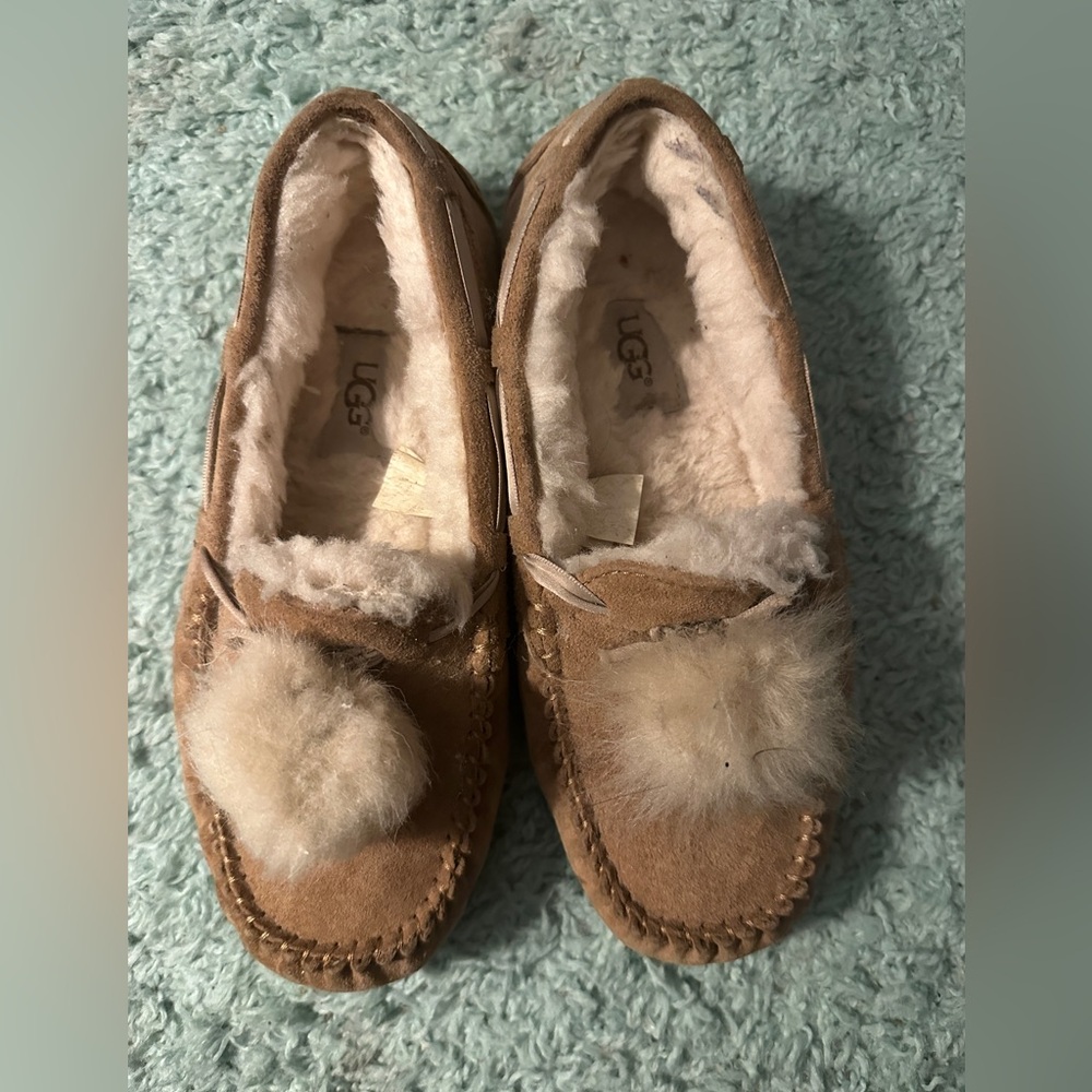 UGG slippers size 6